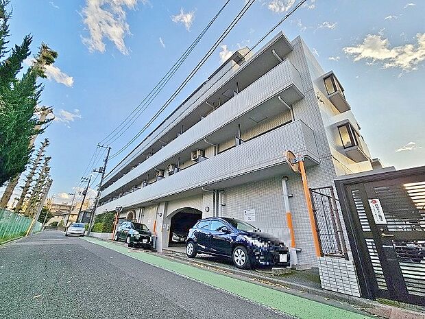 JR西川口駅が利用可という好立地。周辺にはスーパーやコンビニ、保育園など、生活するのに必要な施設が勢揃い。閑静な住宅街となっているので、落ち着いた暮らしをしたい方にもおすすめ。