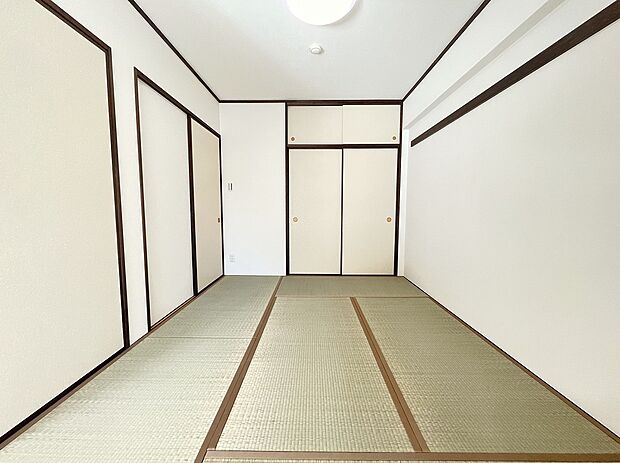 『和室8帖』Japanese style♪柔らかな畳と和の匂いが落ち着きます。
