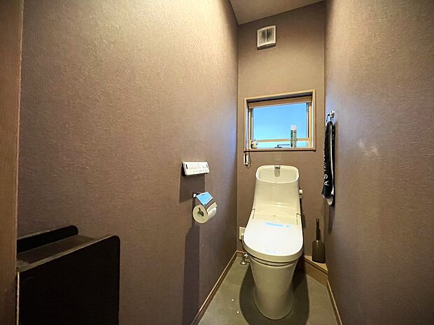 多機能トイレ、壁付けのパネルになりますので、操作もとってもしやすいです。