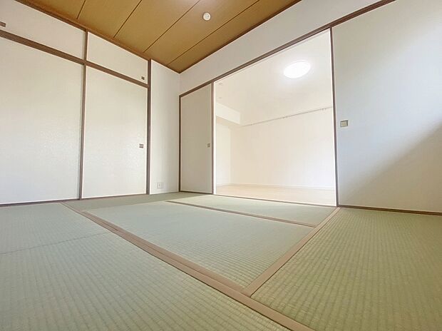 『和室』Japanese style♪柔らかな畳と和の匂いが落ち着きます。リビングに隣接しており用途も様々です。