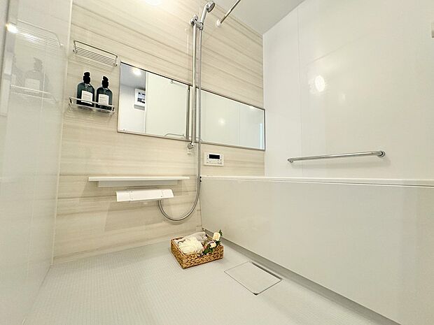 浴室乾燥暖房機も付いておりますので、冬場でも浴室をポカポカにしてから入浴できます。