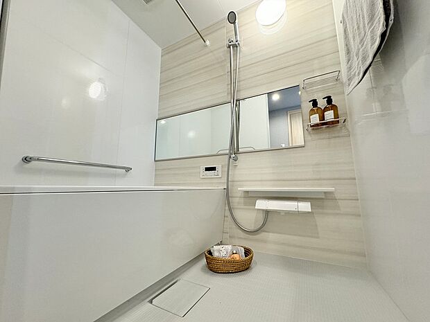 浴室乾燥暖房機も付いておりますので、冬場でも浴室をポカポカにしてから入浴できます。