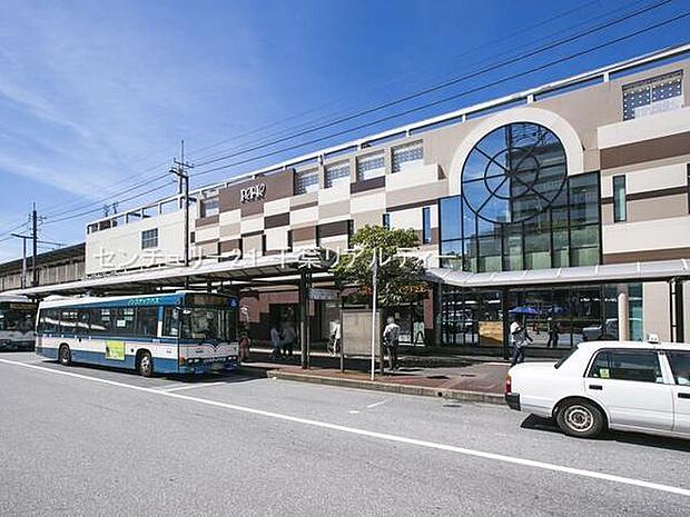 稲毛駅(JR 総武本線)まで1040m、バス便あり。