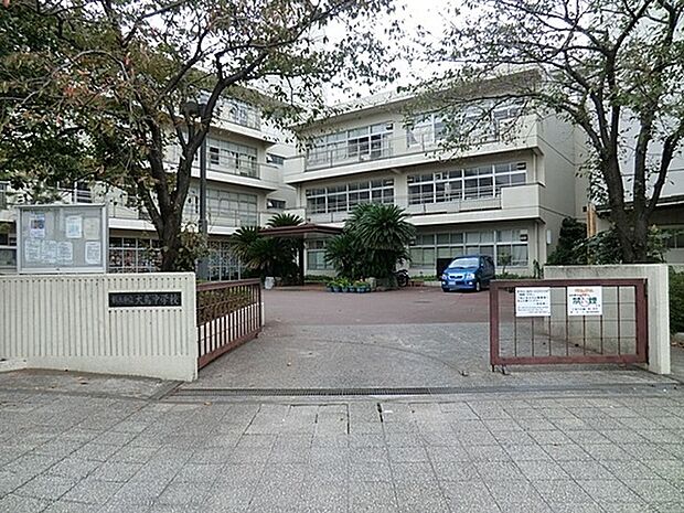 横浜市立大鳥中学校まで649m、学校教育目標　豊かな心を育み、社会との関わりを大切に