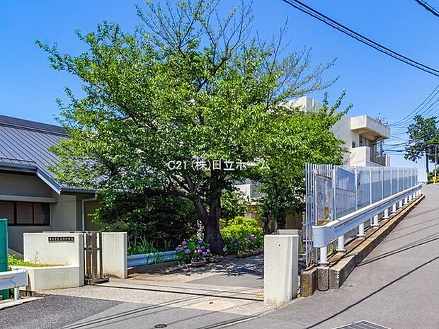横浜市立篠原中学校まで1891m、校章は生徒募集により決定する。