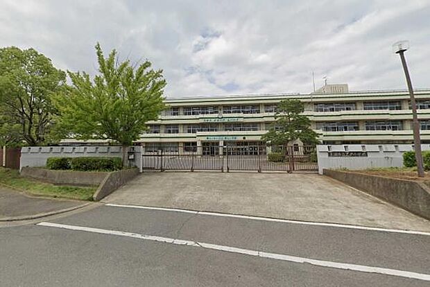 土浦市立乙戸小学校まで1000m、お子さまを育む学校が身近にあります。