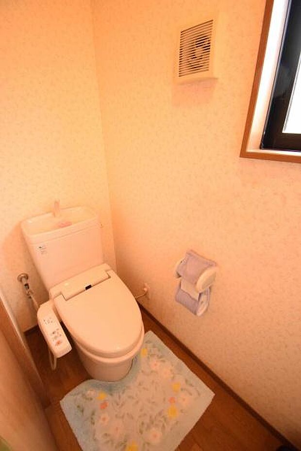 トイレは二か所あります。階段を降りなくてもいいので、お部屋からの移動が短縮できます。