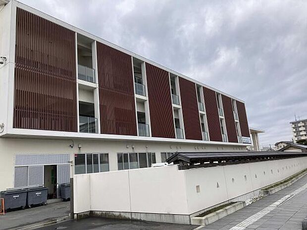 土浦市立土浦小学校まで600m、お子さまを育む学校が身近にあります。お子さまの通学も安心です。