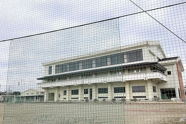 土浦市立土浦第一中学校まで850m、お子さまが成長しても暮らせます。