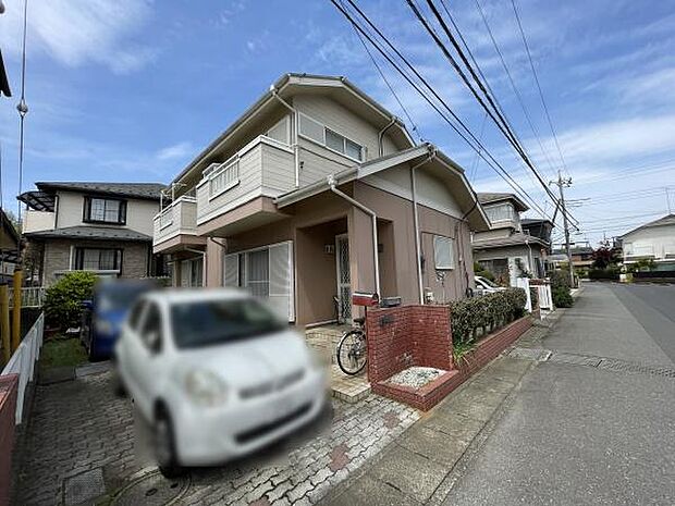 お車2台駐車可能です。前面道路が広いので、駐車が苦手な方でも安心です◎