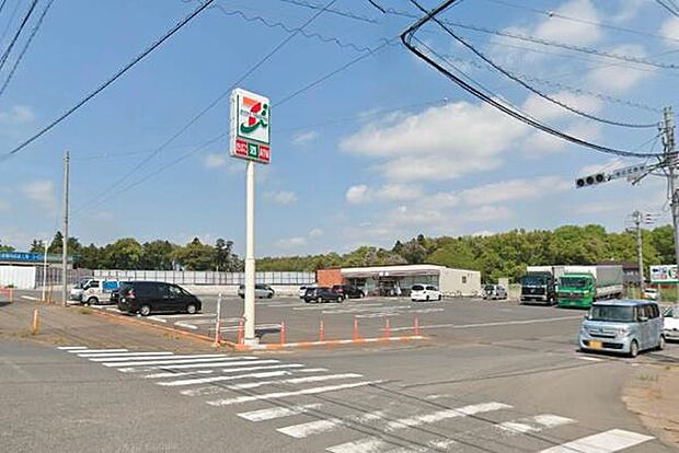 セブンイレブン竜ヶ崎ニュータウン西店まで1100m、24時間営業の便利なコンビニがあります。