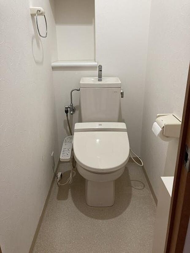 清潔感のあるスッキリとしたトイレです。