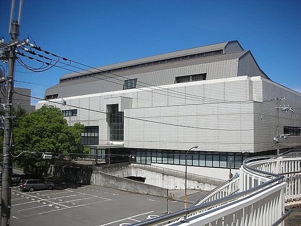 和歌山市民図書館まで977m