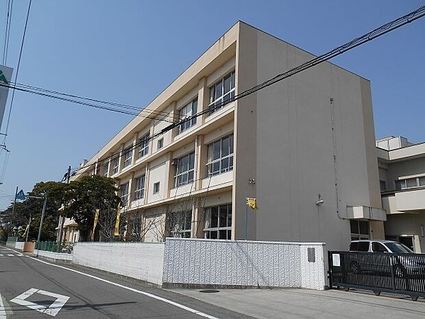 和歌山市立有功小学校まで494m