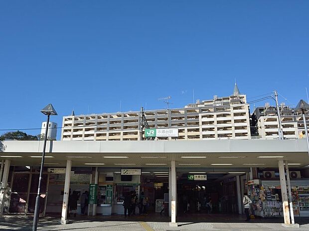 JR根岸線「本郷台」駅　1520m　ターミナル「横浜」駅へ乗換えなしで約28分。市内はもちろん東京など都心の駅へダイレクトアクセス可能。 