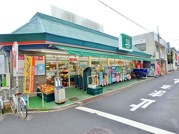 Fuji根岸橋店　750m　生鮮食料品を中心として豊富な品揃え、品質鮮度にこだわったお店です。 