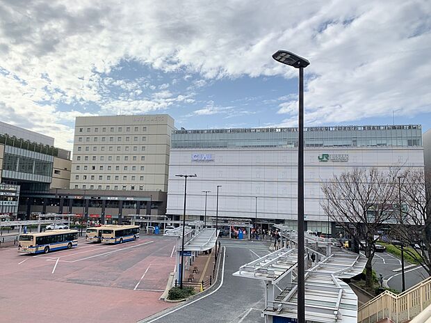 ＪＲ京浜東北線「鶴見」駅　3000m　横浜駅までの所要時間は約12分。駅ビルCIAL鶴見はショッピングやグルメが楽しめます。 