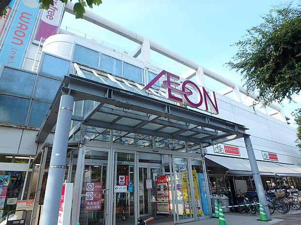 イオン駒岡店　900m　24時間営業の大型スーパー。無料立体駐車場270台完備。 
