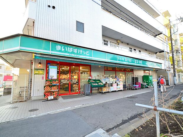 まいばすけっと綱島東5丁目店　500m　安くて便利な小さなイオン。ちょっと買い物したいときにすぐ行ける都市型小型スーパー。 