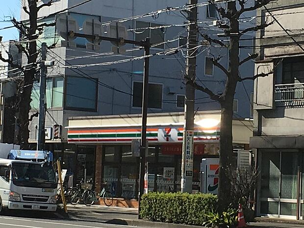 セブン-イレブン 横浜浅間町店　300m　近くにあるとちょっとした買い物にも便利ですね。 