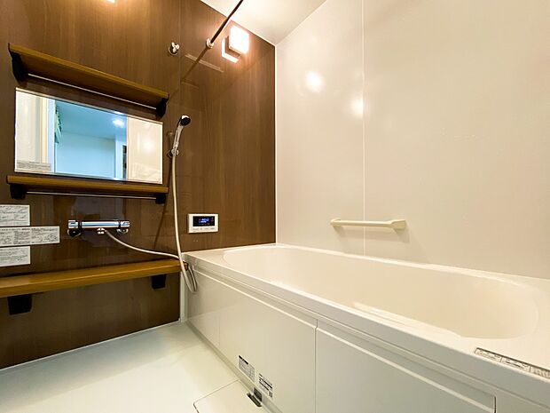 モダンデザインの空間が気持ちよさを高めてくれるバスルーム。