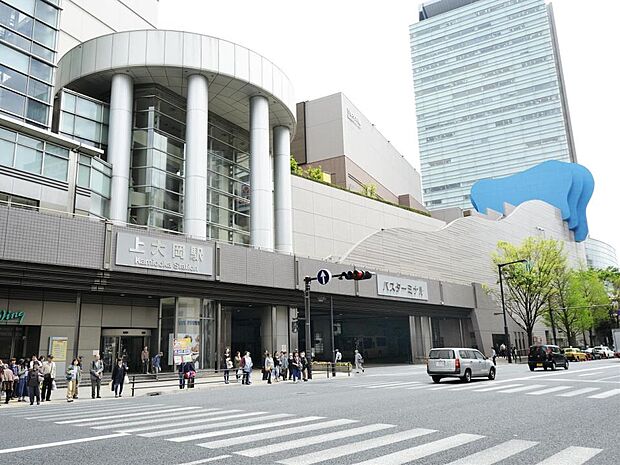 京浜急行線「上大岡」駅　800m　京急線「快特」停車駅。直通で横浜へ1駅8分・品川へ4駅26分。羽田空港へも快適アクセス。 