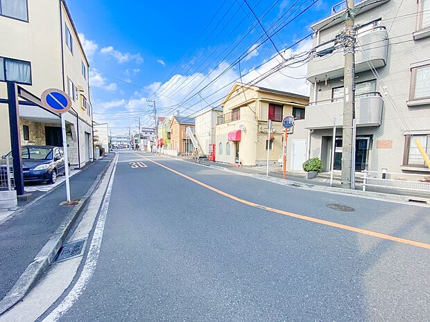 小中学校、ス。ーパー、公園が近く子育てにも安心の住環境です。