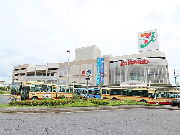 イトーヨーカドー立場店　850m　全国展開でお馴染みのスーパーマーケット。8のつく日はハッピーデー、駐車料金2時間無料。 
