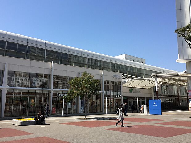 JR根岸線『桜木町』駅　640m　横浜駅へは1駅3分。駅ビルＣＩＡＬには多くのテナントが入りお買い物やグルメが楽しめます。 