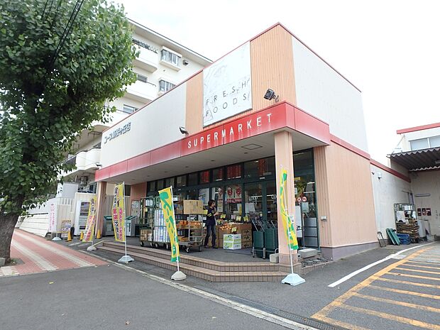 ユーコープ 新桜ヶ丘店　1100m　食べ物の安心はもとより、安心して暮らせる地域社会をめざすコープのお店。 