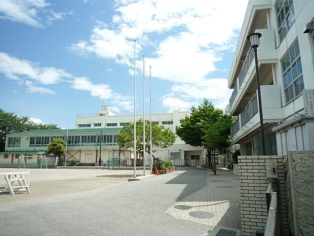 横浜市立二俣川小学校　850m　 
