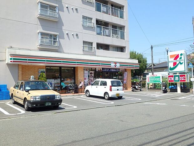 セブン-イレブン 横浜妙蓮寺店　150m　なんでも揃う、近くの頼れるコンビエンスストア。 