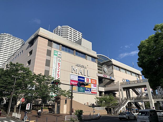 オーロラシティ　50m　東戸塚駅東口から陸橋でつながった複合ショッピングモール。 ＴＰＯに応じたお買い物が楽しめます。 