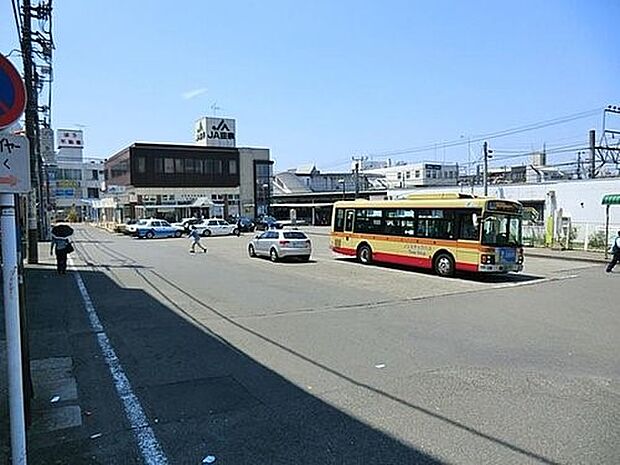 ＪＲ横浜線「長津田」駅　1300m　「渋谷」駅へは田園都市線急行利用で約41分、「横浜」駅へはJR快速利用で約29分。 