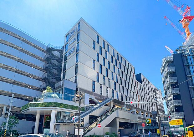 CIAL横浜アネックス　650m　スーパー、飲食店などが入っています。このビルには他にホテルやフィットネス＆スパが入っています。 