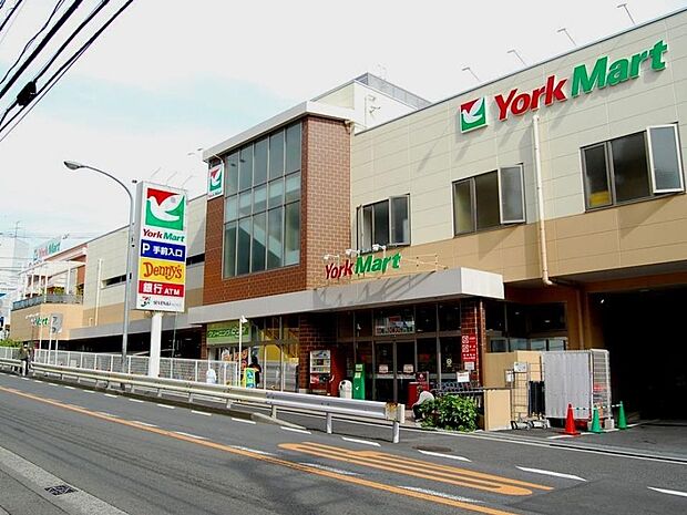 ヨークマート妙蓮寺店　750m　首都圏を中心に展開するセブンアンドアイグループが展開する食品スーパー。毎日の「食」を彩ります。 