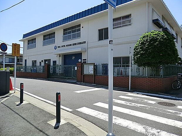 銀嶺幼稚園　1000m　モンテッソーリ教育の理念、教育環境、指導法の長所を取り入れ、実践しています。 