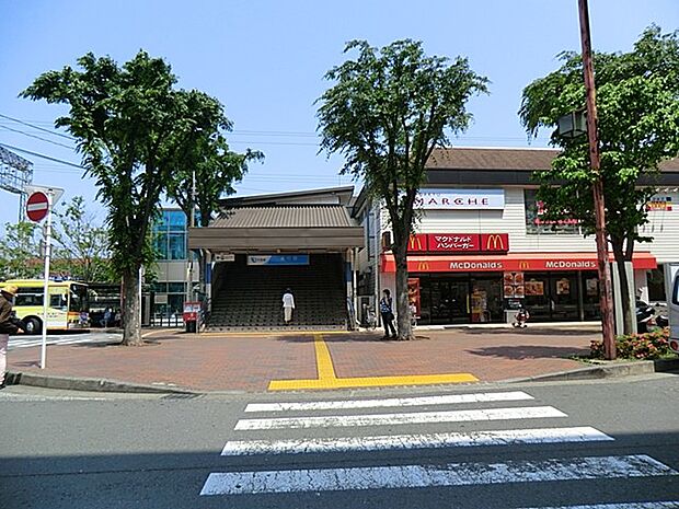 小田急江ノ島線「善行」駅　850m　駅周辺には、荏原湘南スポーツセンターや藤沢乗馬クラブなどがあり、スポーツを楽しむのにも最適です。 