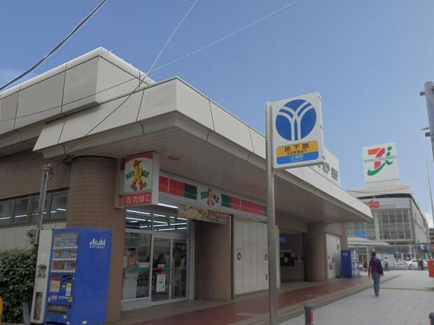 横浜市営地下鉄ブルーライン「立場」駅　1400m　バスセンターとイトーヨーカドーが隣接した利便性の高い駅です。戸塚駅まで約6分。 