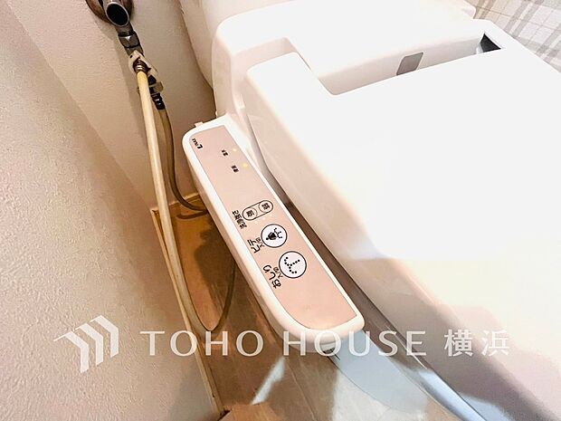 【ウォシュレットトイレ】　多機能型の温水洗浄付きトイレを標準設置しています。
