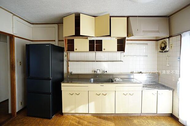 収納スペース豊富なキッチン！(2024年01月撮影)