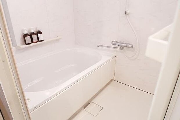 ゆったりとして、とても清潔感のある浴室です。サイズは1316です。