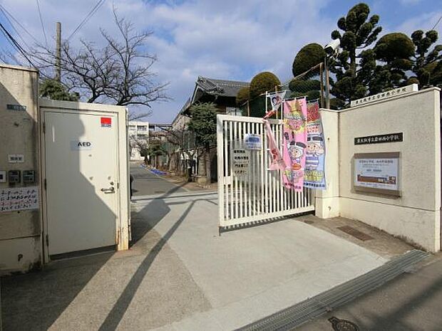 岩田西小学校まで700m