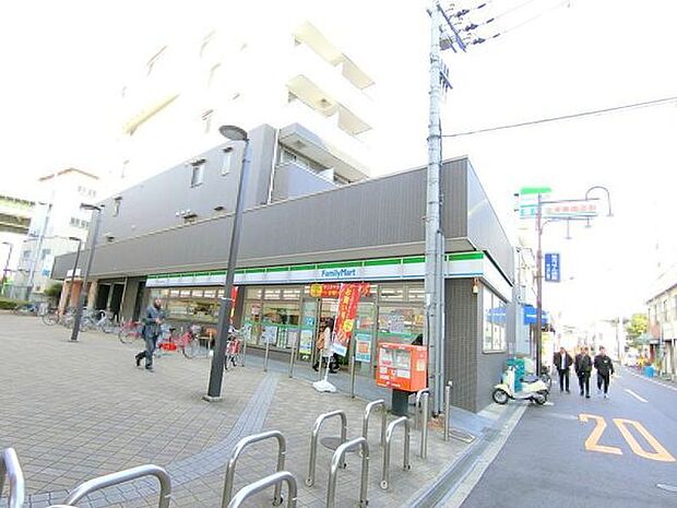 ファミリーマート阪神出来島駅前店まで162m
