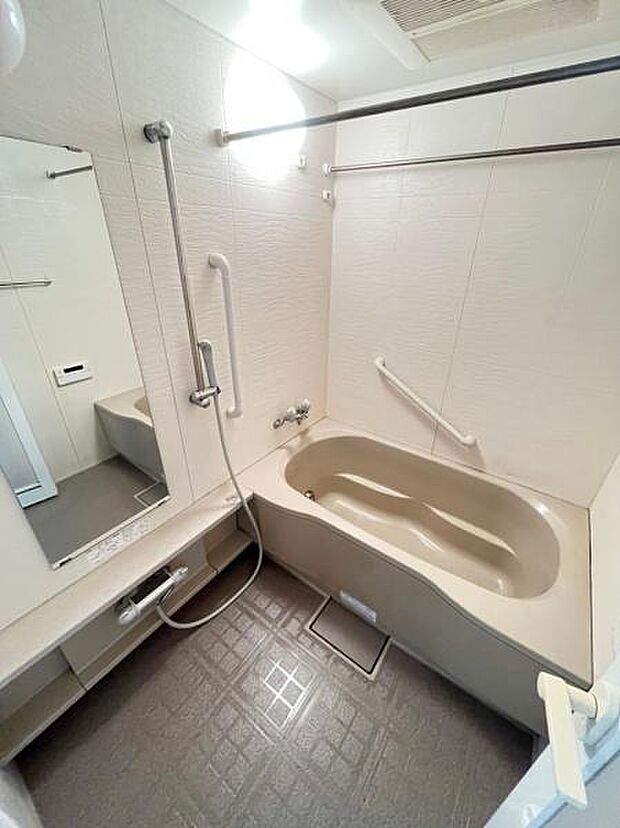 【バス】広々とした浴室です。