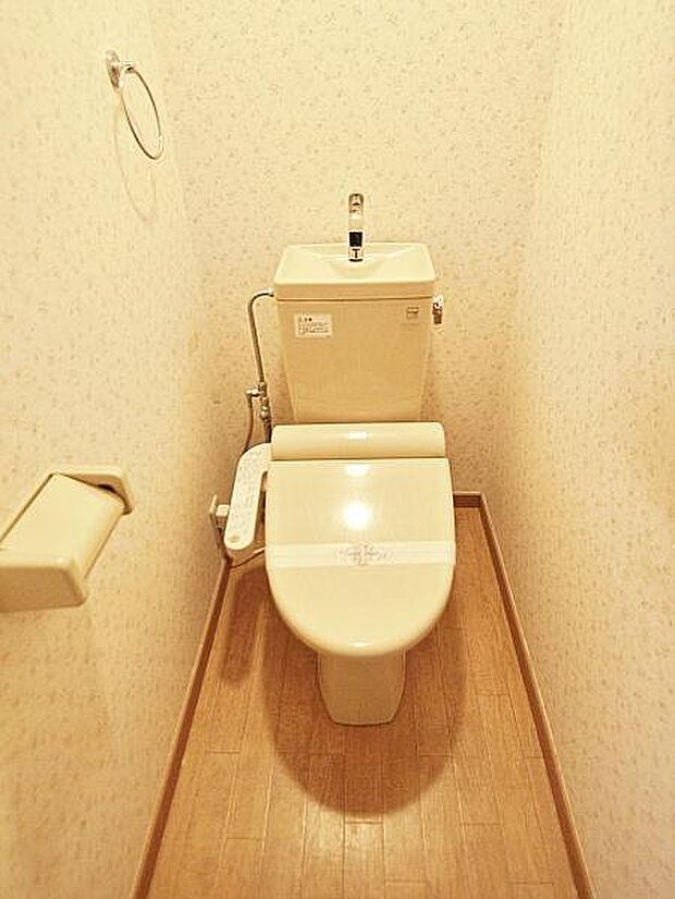 1階の温水洗浄便座トイレです