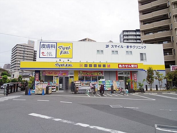 マツモトキヨシ西所沢店まで403m、駐車場が広く行きやすい薬局でございます。取扱商品も豊富です。