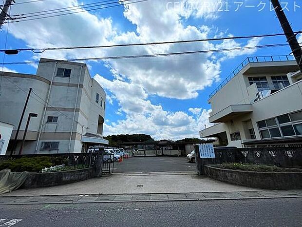 所沢市立柳瀬中学校まで1623m、武蔵野線「東所沢駅」が最寄りの広々とした敷地がある中学校でございます。周辺からの評判も良いです！