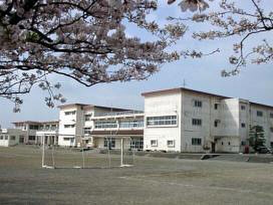 吉田町立中央小学校まで1990m