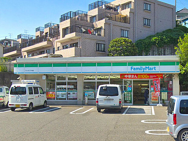 ファミリーマート六ツ川二丁目店まで678m、コンビニもあって便利です